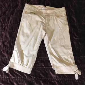 Banana Republic side tie Capris. Size 8